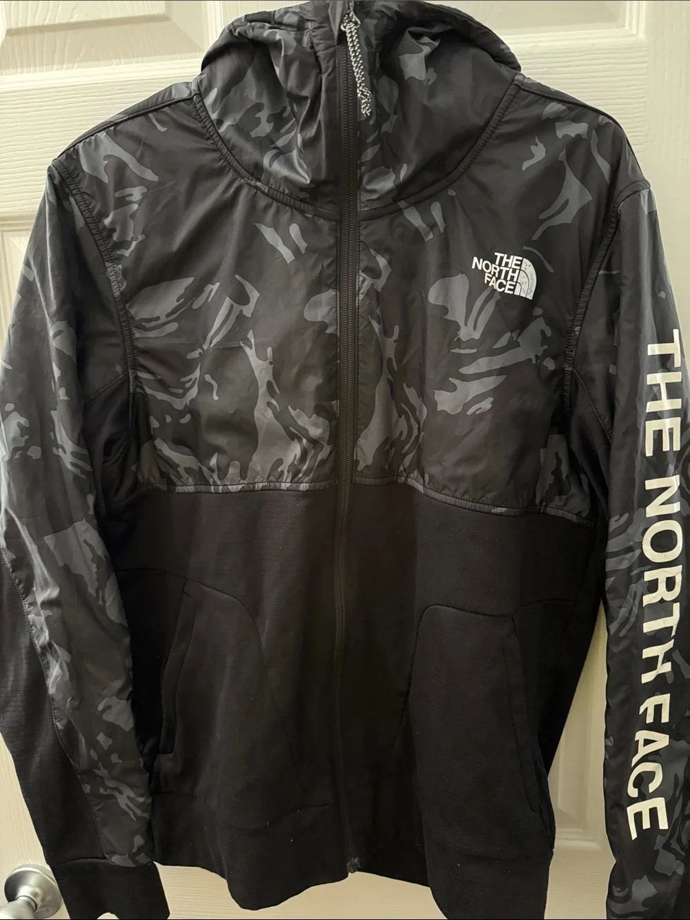 The North Face Men’s Black & Gray Camo Lightweight Hooded Jacket